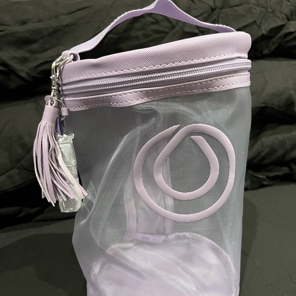 Monat Mesh Travel Bag with removable keychain - Picture 3 of 4
